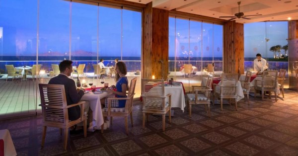 intdoor resturant Sunrise Arabian Beach Resort