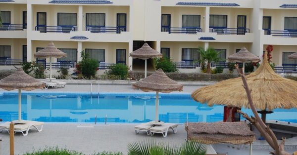 Cataract Resort Naama Bay outdoor pool