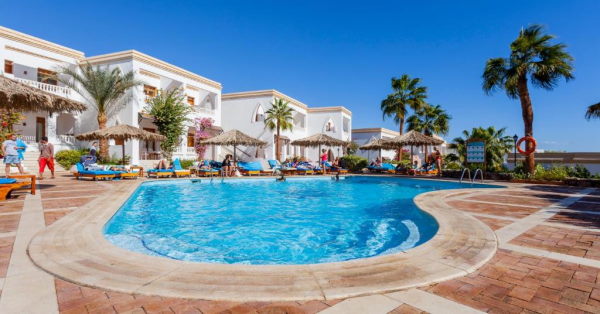 Club Reef Resort swimming pool