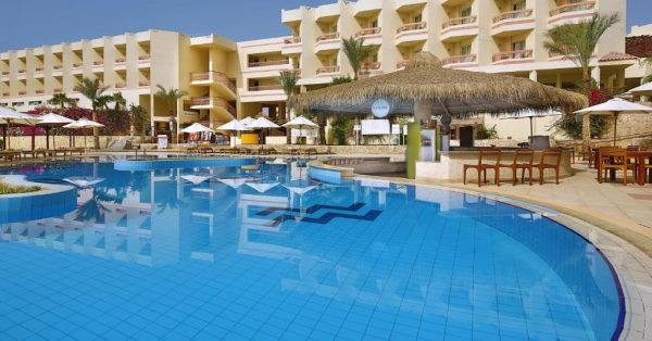Hilton Sharks Bay Resort swimming pool