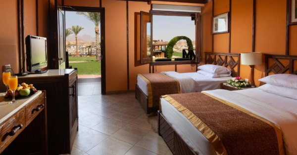 Xperience Golden Sandy Beach family room