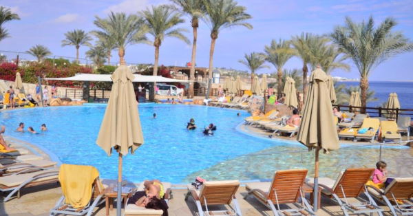 Xperience Sea Breeze Resort בריכה